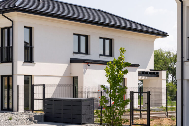Gotowy dom 150&nbsp;m² | duży ogród 1090&nbsp;m² | widok na&nbsp;zalew | 1,6&nbsp;mln