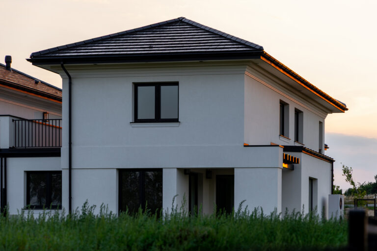 Gotowy dom 150&nbsp;m² | duży ogród 1090&nbsp;m² | widok na&nbsp;zalew | 1,6&nbsp;mln