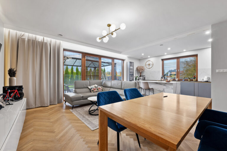 Dom 153&nbsp;m² | 5&nbsp;pokoi | 2020&nbsp;r. | Pompa ciepła | Fotowoltaika | Garaż